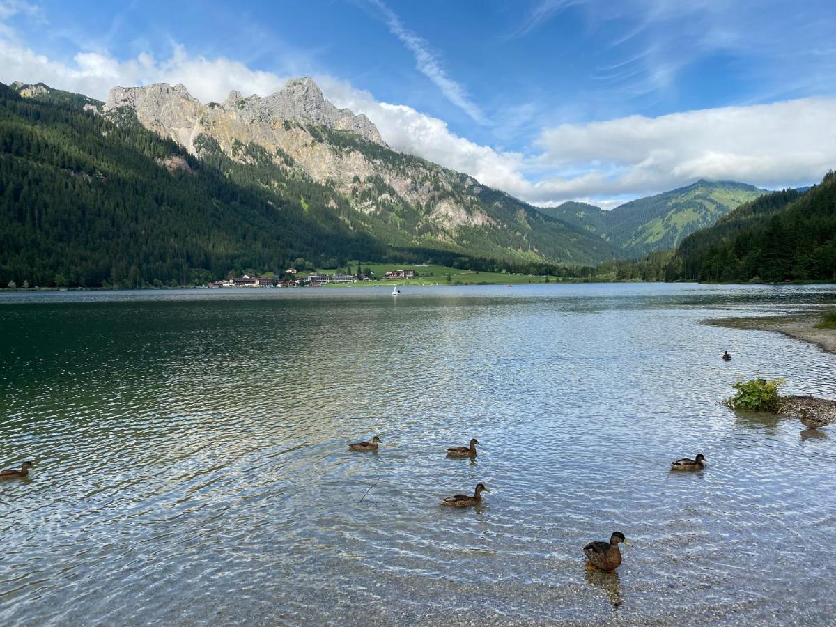 Apartamento Mountain Moments Tannheim - Familie Weber Exterior foto