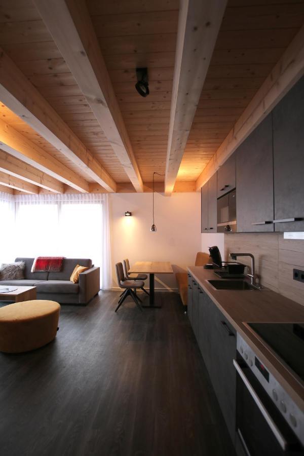 Apartamento Mountain Moments Tannheim - Familie Weber Exterior foto
