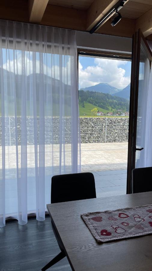 Apartamento Mountain Moments Tannheim - Familie Weber Exterior foto